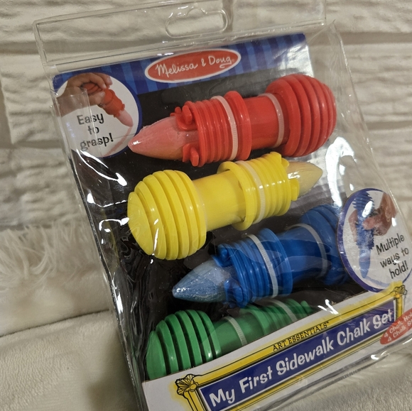 Melissa and Doug sidewalk chalk set, brand new - Picture 8 of 9